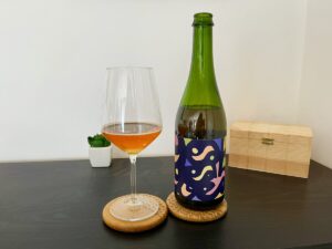 Artistraw - She Loves Shrew (Yeah Yeah Yeah) cider in glass along bottle - featured image