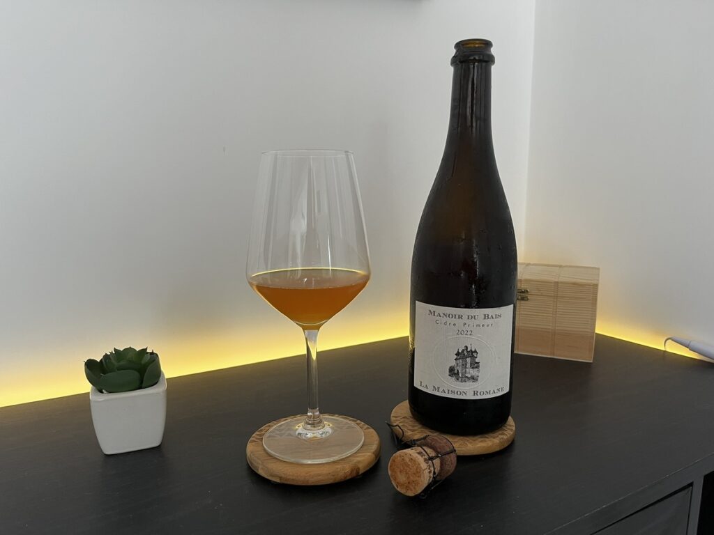Region: Cote de Nuits, Burgundy, France Alcohol: 6.5% Style: dry, sparkling, Vintage: 2022 Apple varieties: blend of apples from old orchards