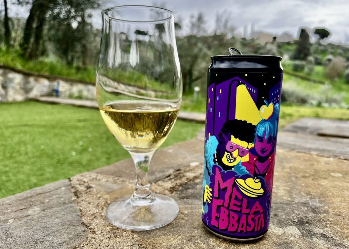 Eranomele_Melaebbasta cider in a glass_featured image Eranomele_Melaebbasta cider in a glass_featured image