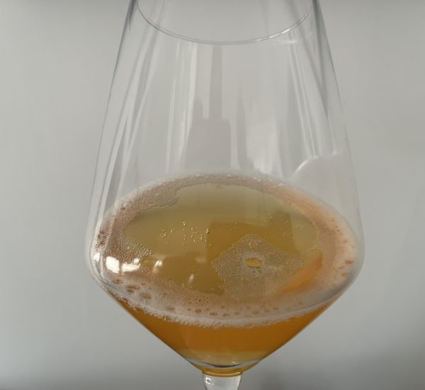 Tom Oliver Fine Cider – Sour Gummies cider colour and bubbles Tom Oliver Fine Cider - Sour Gummies cider colour and bubbles