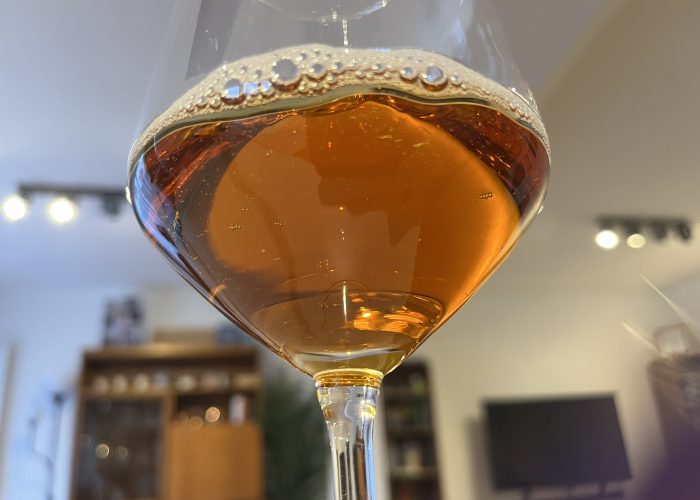 Tom Oliver Gold Rush #10 Anniversary cider colour from below Tom Oliver Gold Rush #10 Anniversary cider colour from below